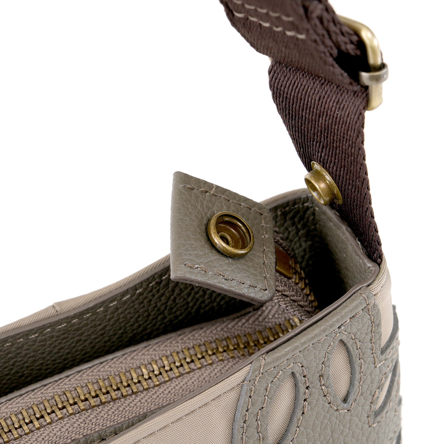 ディアリオ　ナイロン　ショルダーバッグ