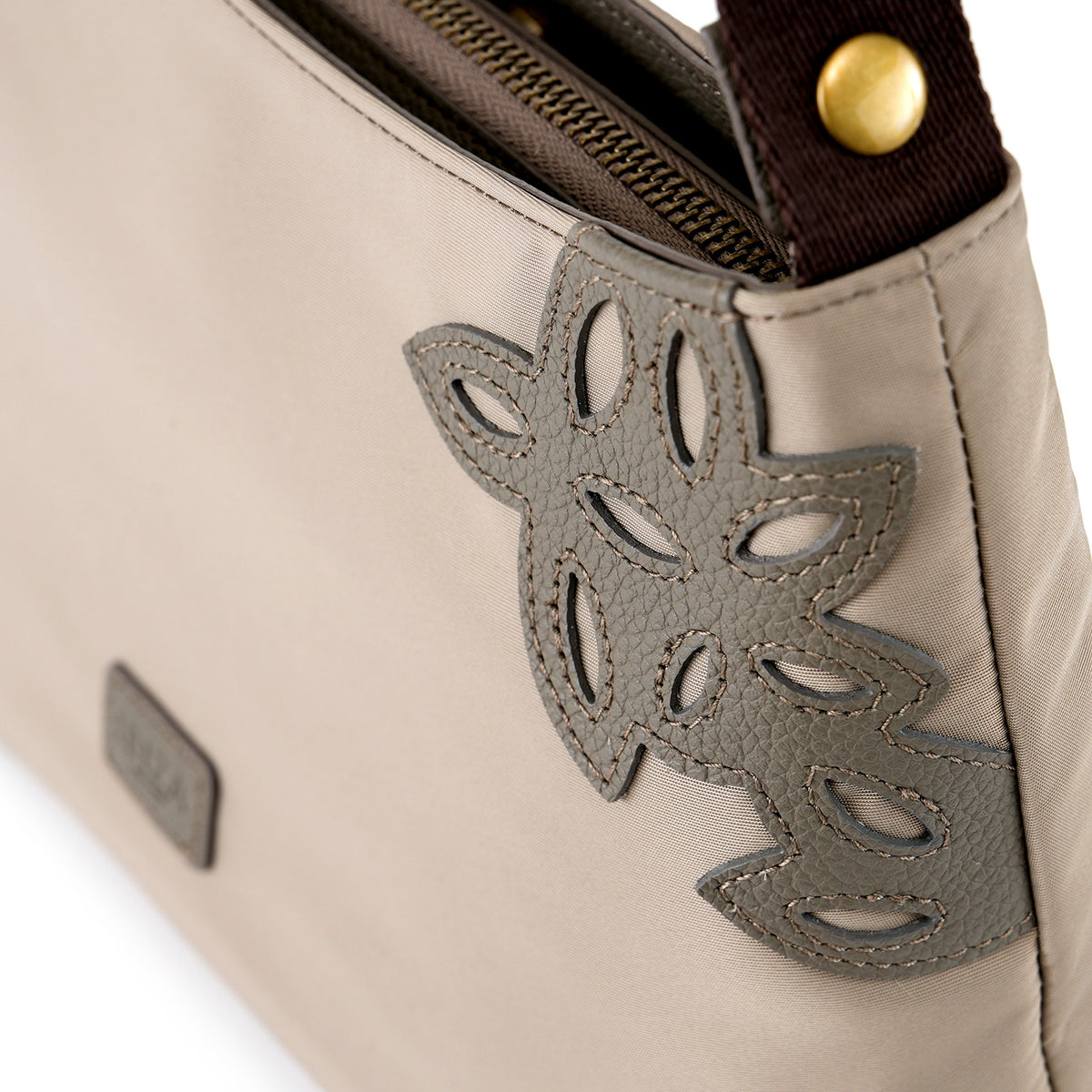 ディアリオ　ナイロン　ショルダーバッグ