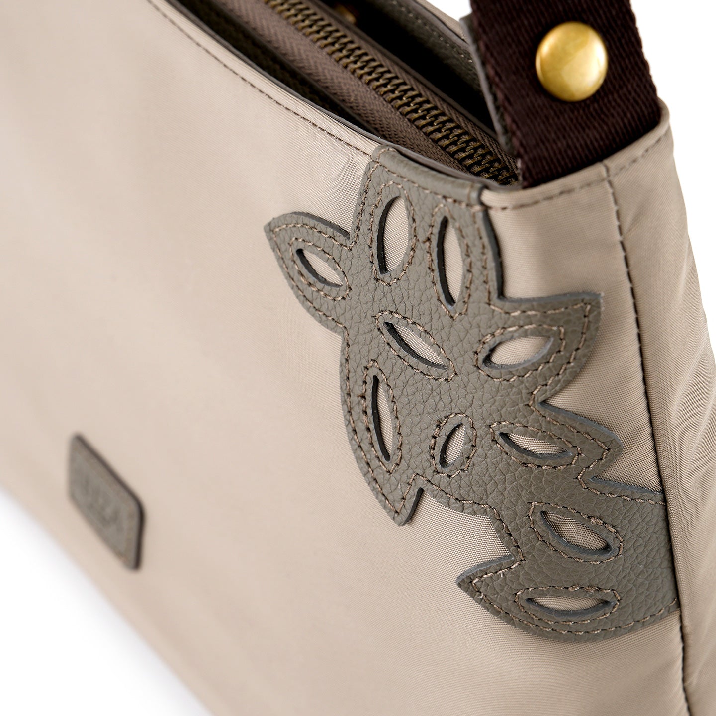 ディアリオ　ナイロン　ショルダーバッグ