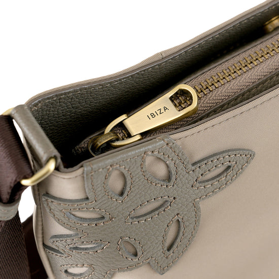 ディアリオ　ナイロン　ショルダーバッグ