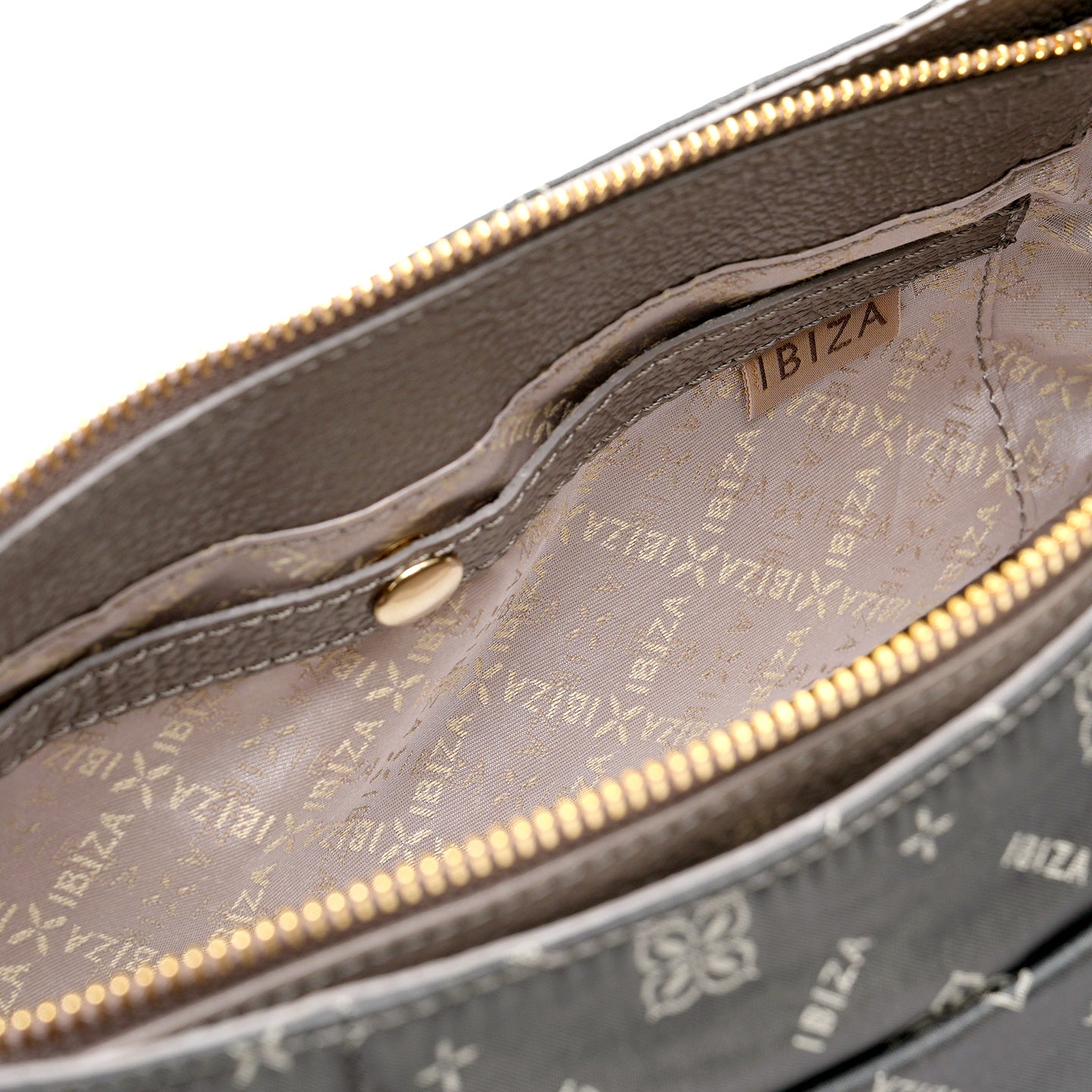 ロゴナイロン　ショルダーバッグ