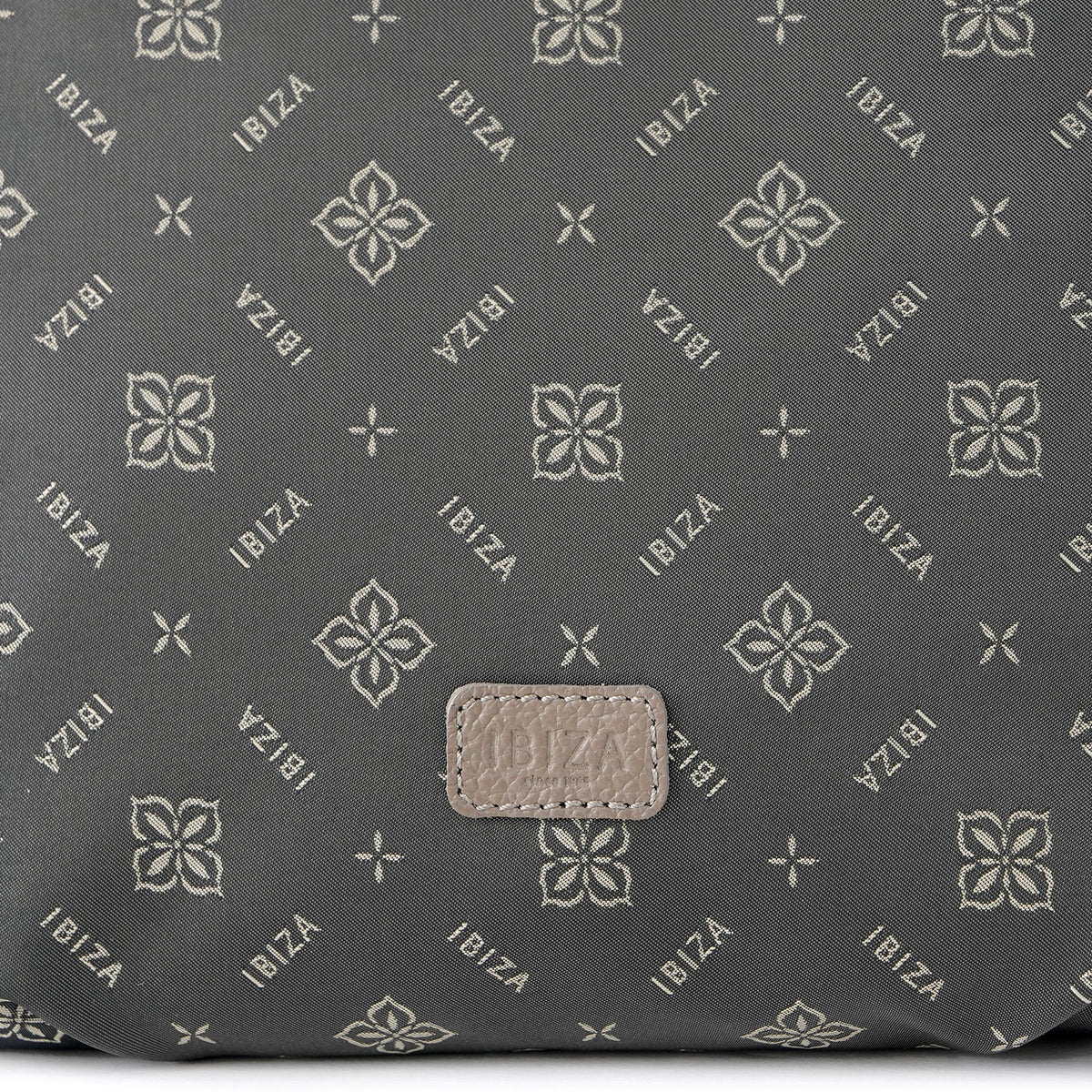 ロゴナイロン　ショルダーバッグ