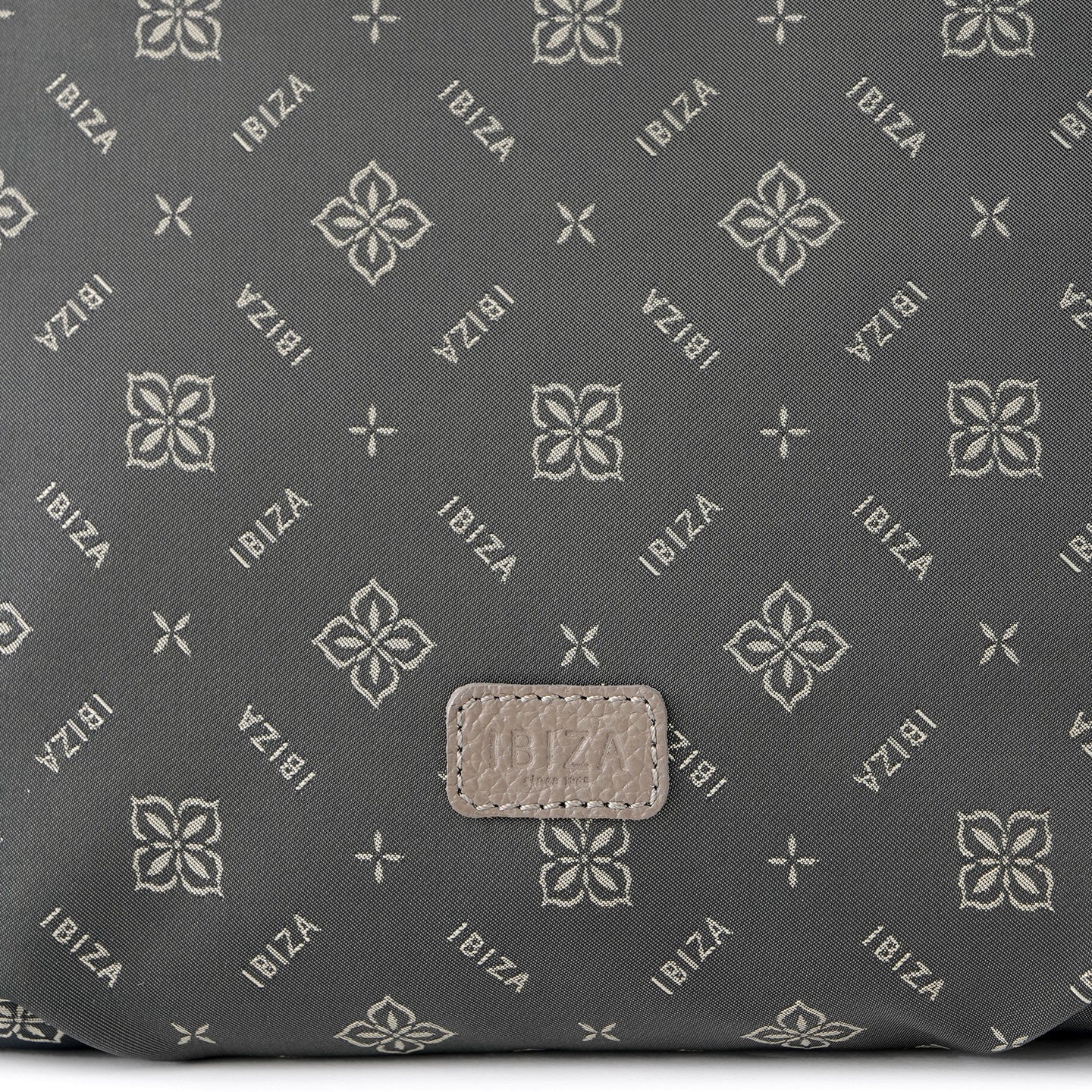 ロゴナイロン　ショルダーバッグ