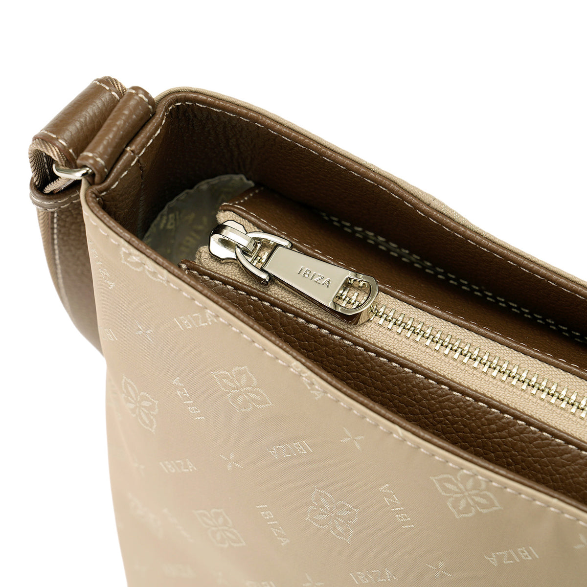 モノグラムナイロン　ショルダーバッグ