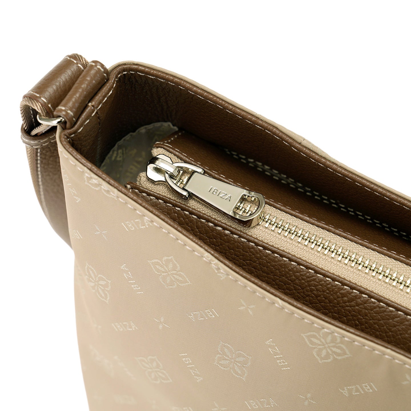 モノグラムナイロン　ショルダーバッグ