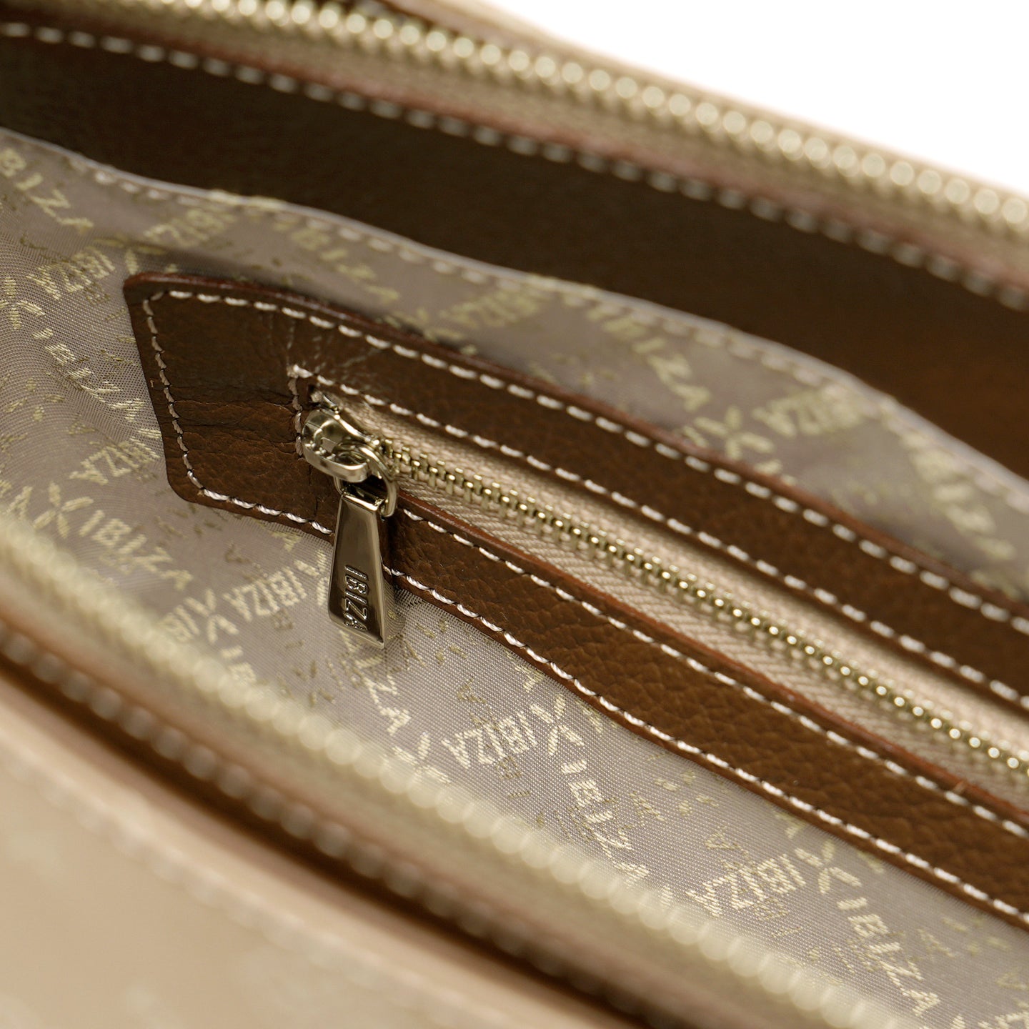 モノグラムナイロン　ショルダーバッグ