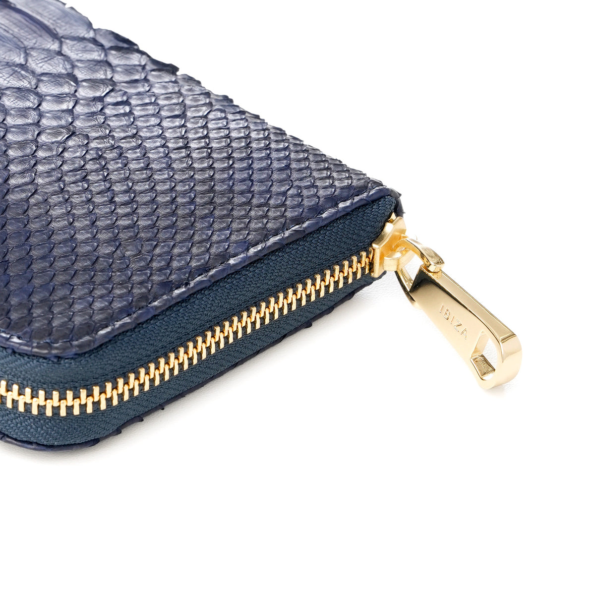 ヘビ革　ラウンドファスナー長財布