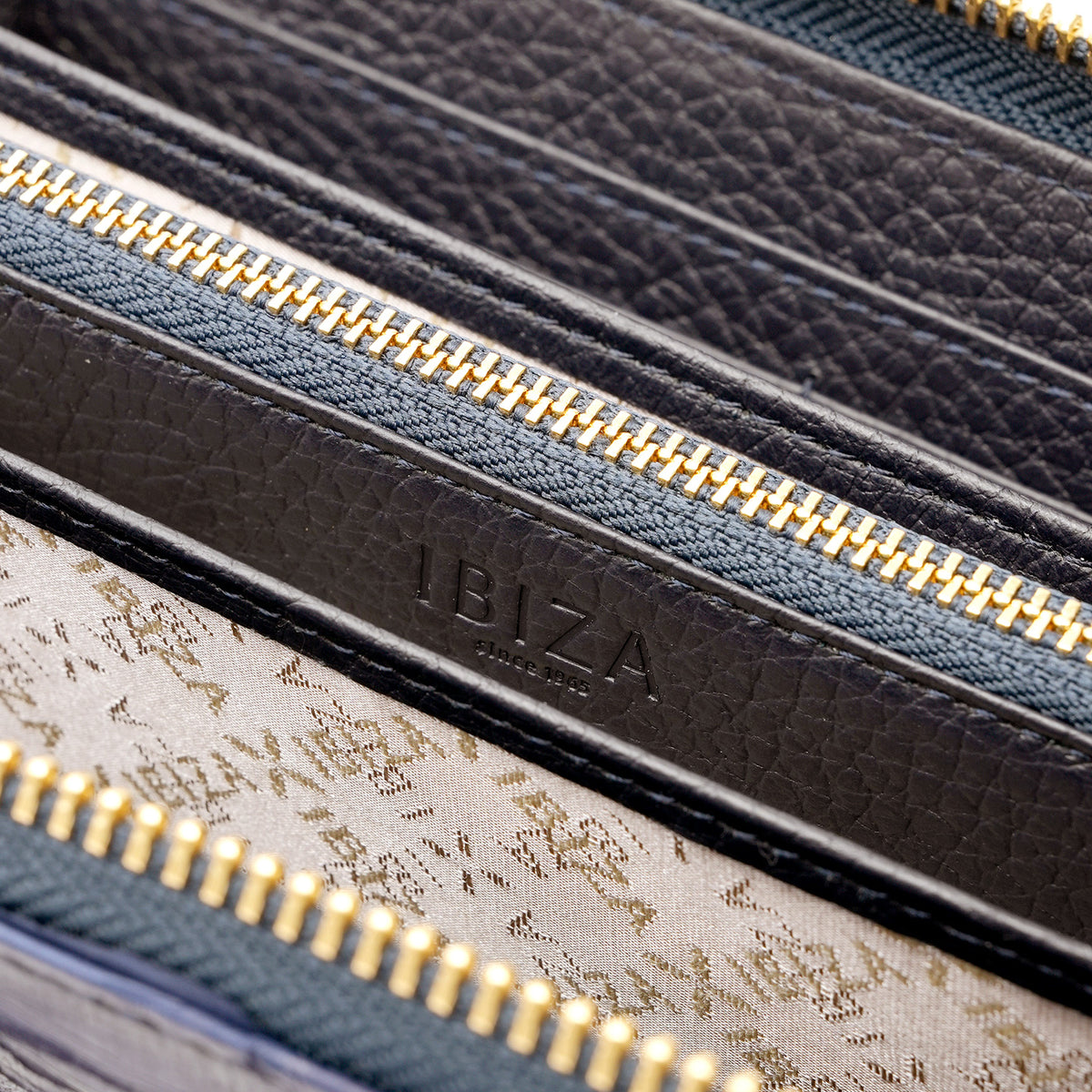 ヘビ革　ラウンドファスナー長財布