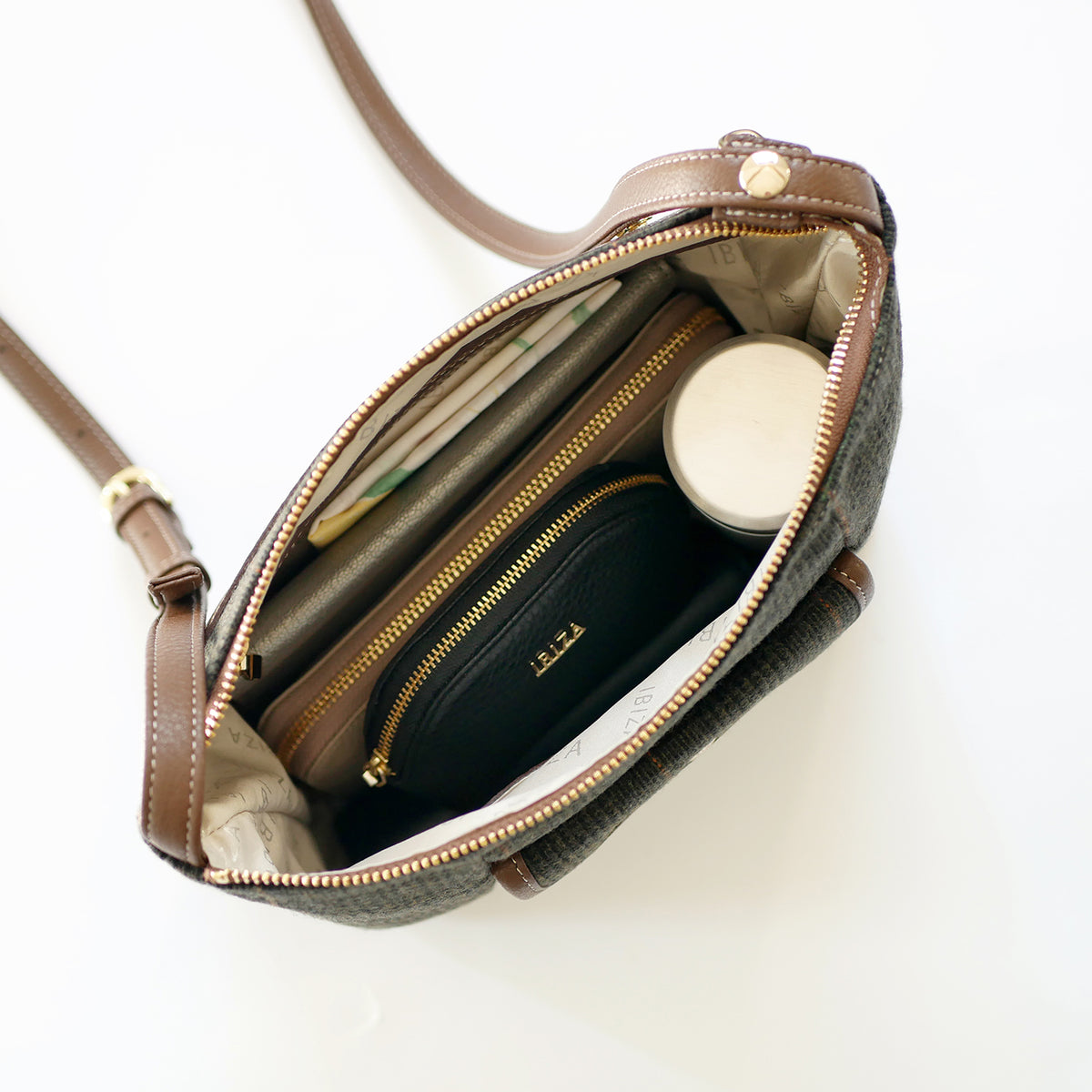 クアドロス　ショルダーバッグ