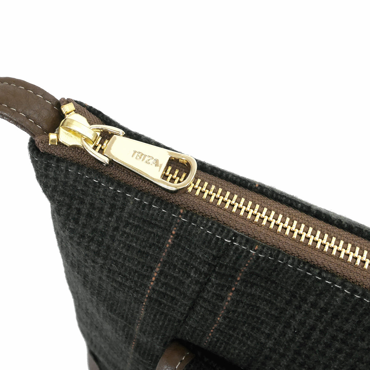 クアドロス　ショルダーバッグ